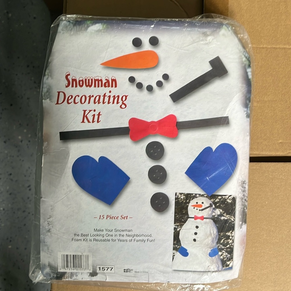 Christmas Snowman Decorating Kit Snow Toys Outdoor Fun Kids Winter Holiday 15 pc